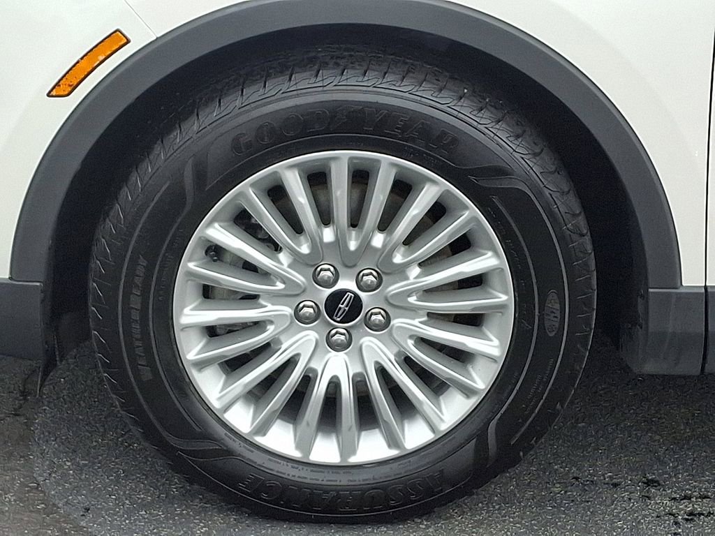 Used 2019 Lincoln Nautilus Premier AWD/4WD image 8