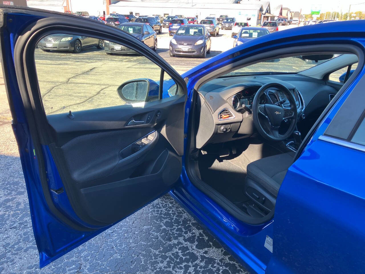 Used 2017 Chevrolet Cruze LT w/ Convenience Package image 9