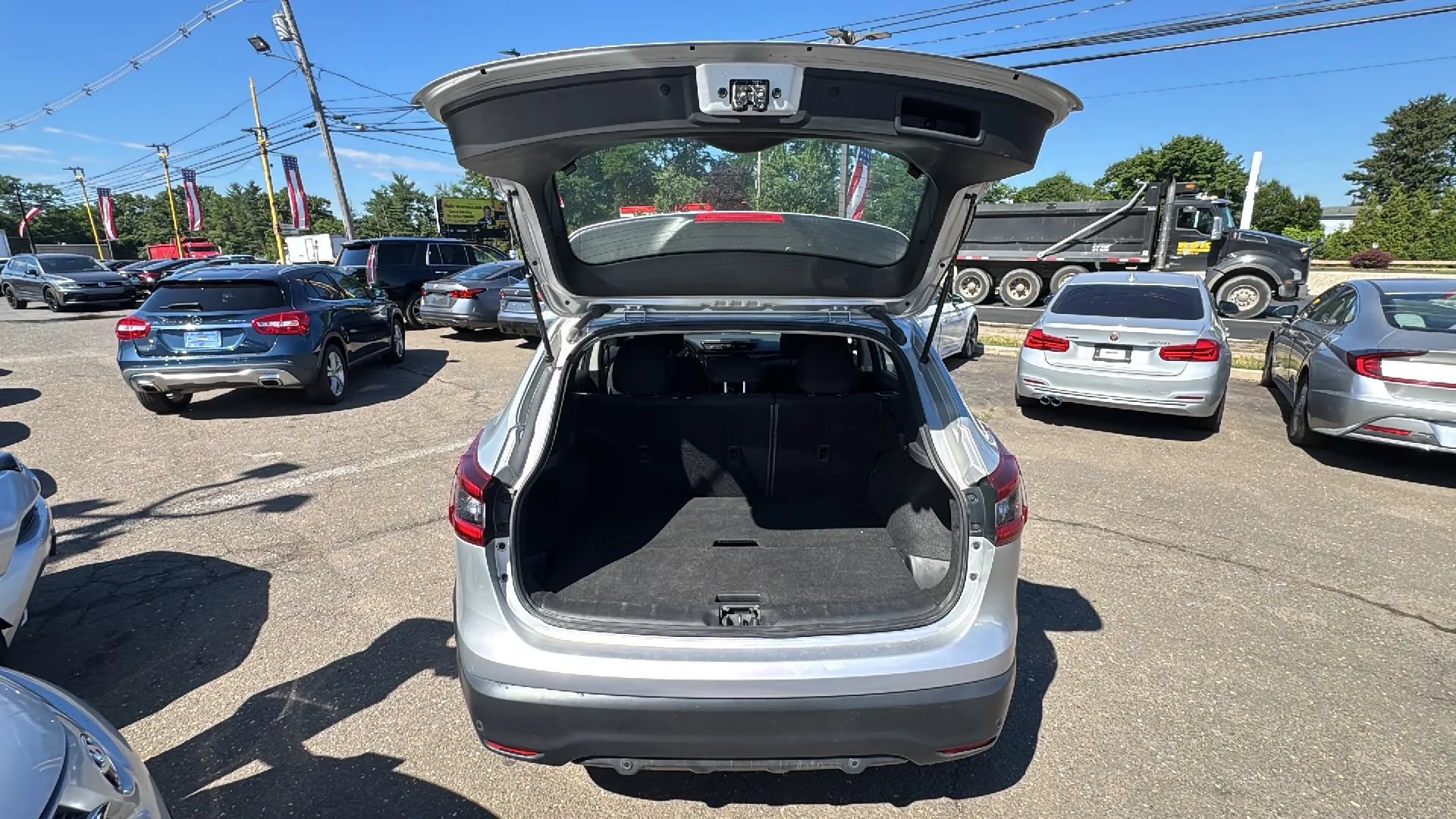 Used 2022 Nissan Rogue Sport SV AWD/4WD image 16