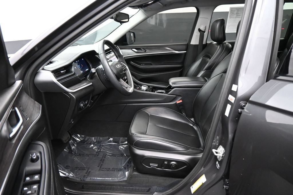 Used 2023 Jeep Grand Cherokee L Limited RWD image 18