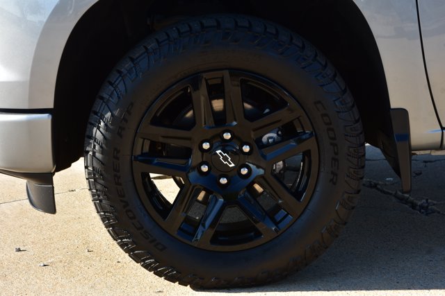 Used 2024 Chevrolet Silverado 1500 Custom w/ Turbomax Blackout Package AWD/4WD image 11