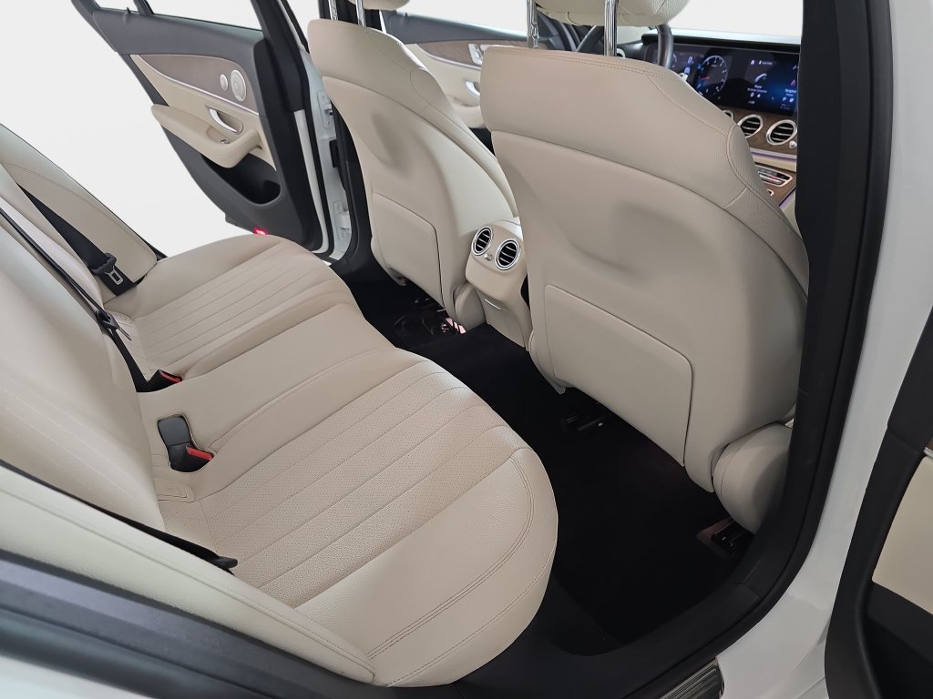 Used 2021 Mercedes-Benz E 350 4MATIC Sedan image 12