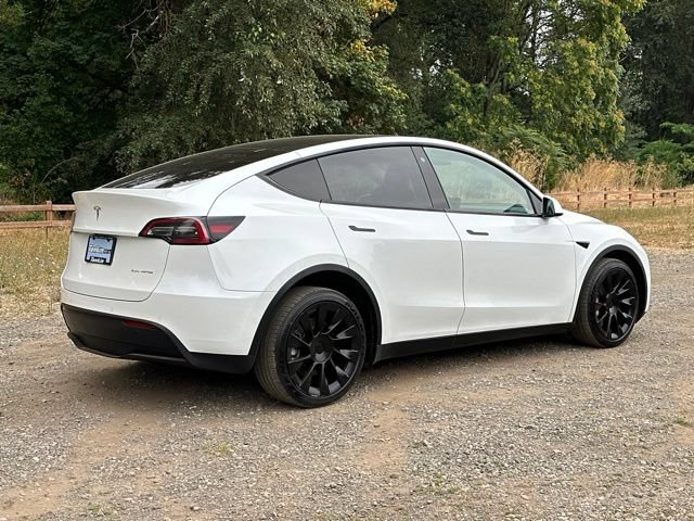 Used 2022 Tesla Model Y Long Range AWD/4WD image 9