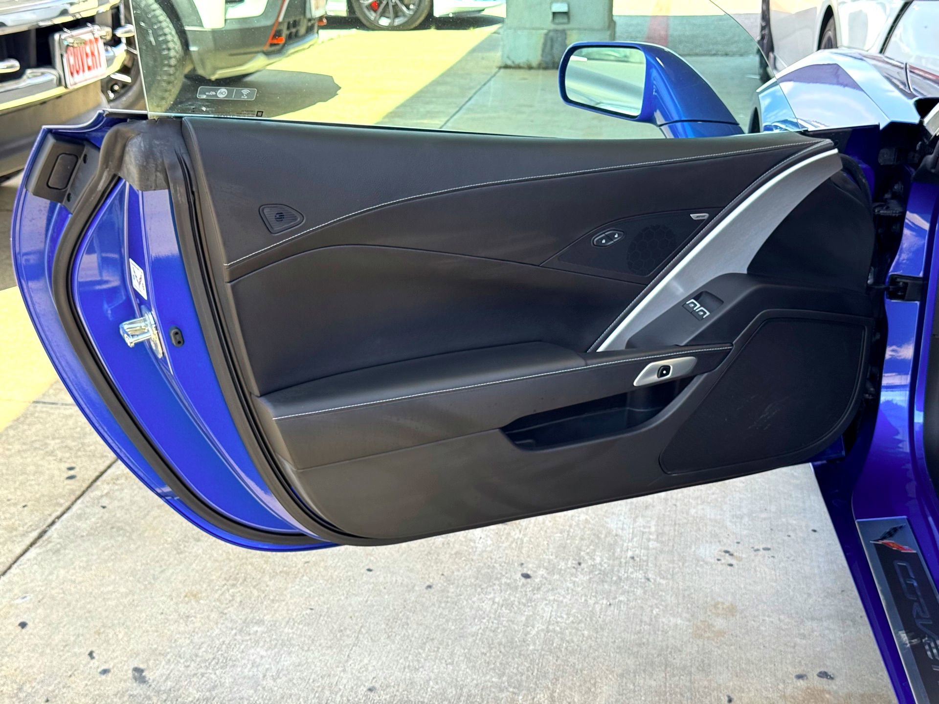 Used 2019 Chevrolet Corvette Stingray Coupe w/ 1LT image 17