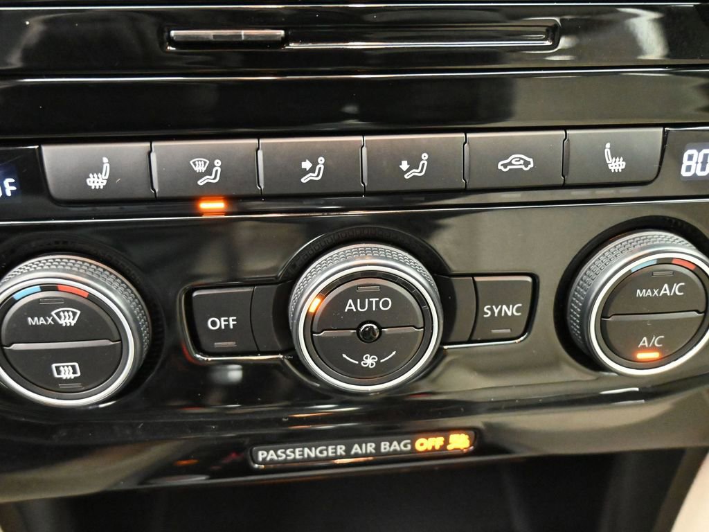 Used 2020 Volkswagen Passat 2.0T SEL image 13