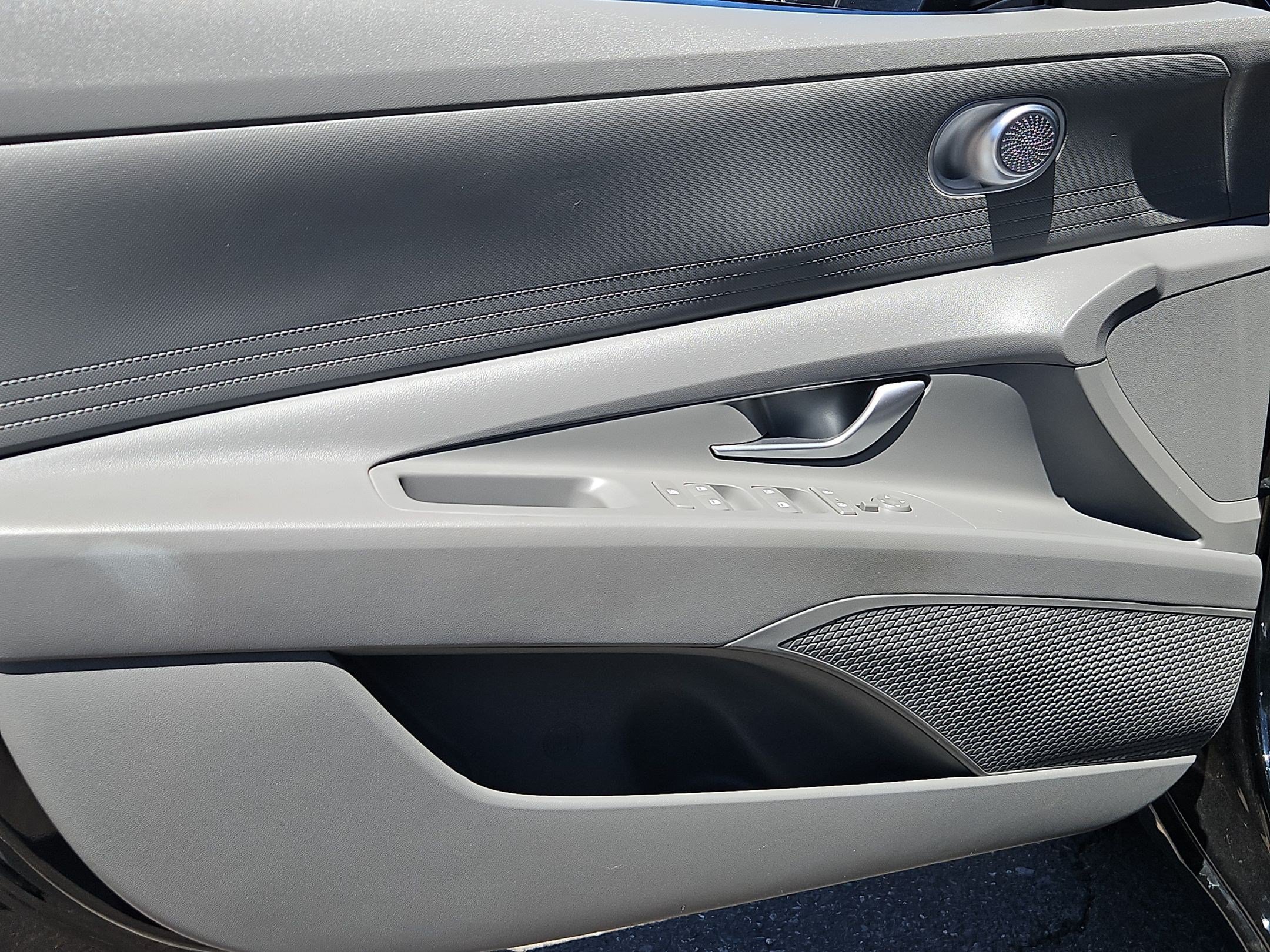 Used 2023 Hyundai Elantra SE FWD image 11