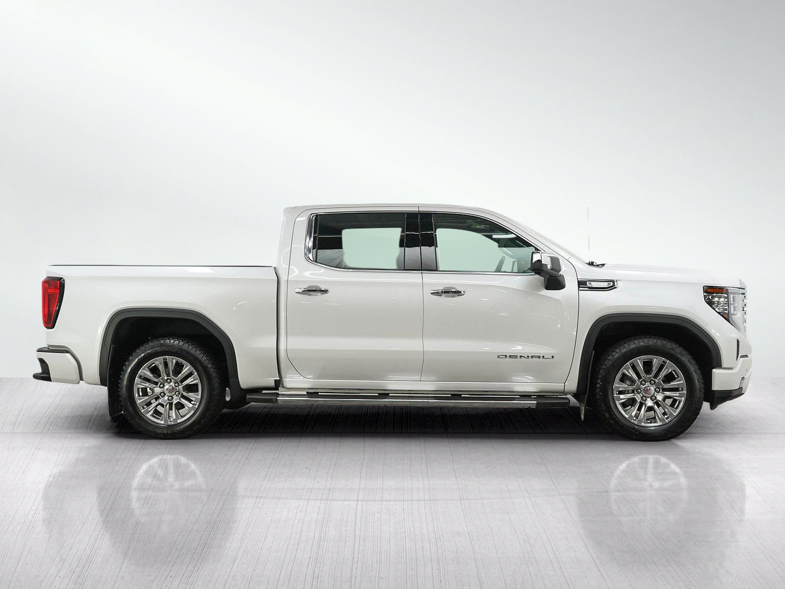 Used 2025 GMC Sierra 1500 Denali w/ Technology Package AWD/4WD image 6