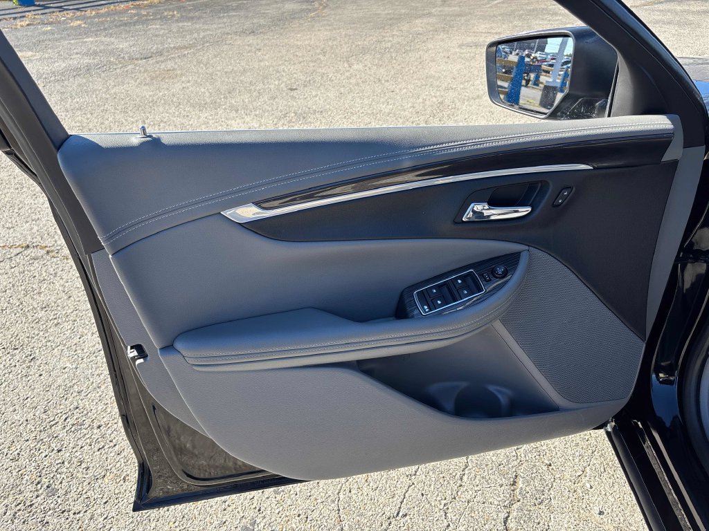 Used 2017 Chevrolet Impala LT FWD image 9