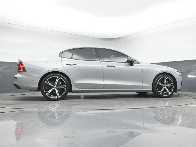 Used 2025 Volvo S60 B5 Plus FWD image 42