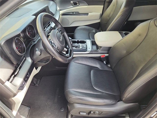 Used 2023 Kia Carnival LX image 18