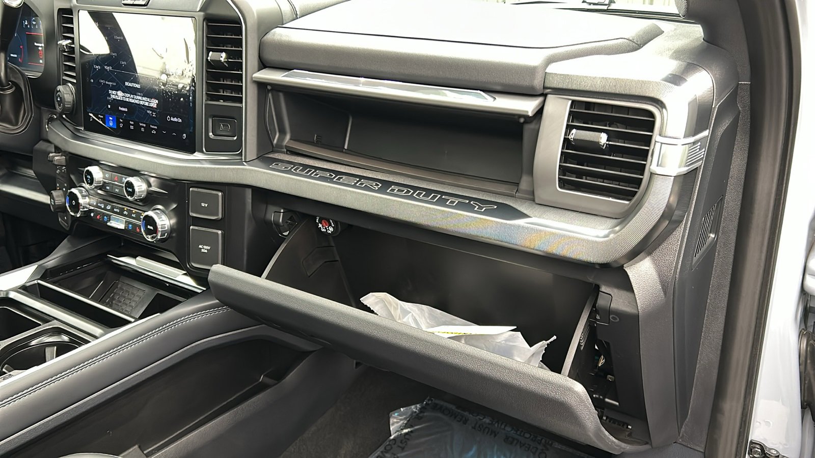 Used 2025 Ford F450 Platinum w/ FX4 Off-Road Package image 41