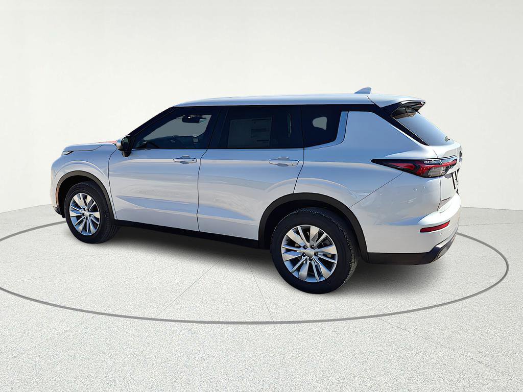 New 2026 Mitsubishi Outlander ES FWD image 4