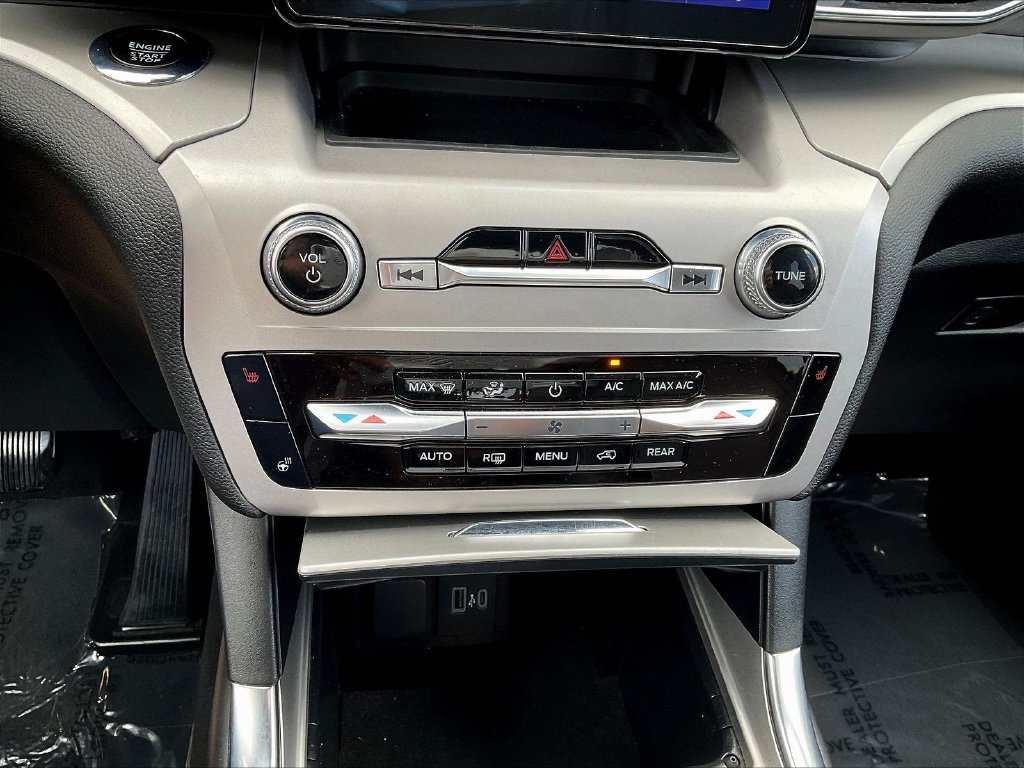 Used 2023 Ford Explorer XLT w/ Equipment Group 202A AWD/4WD image 15