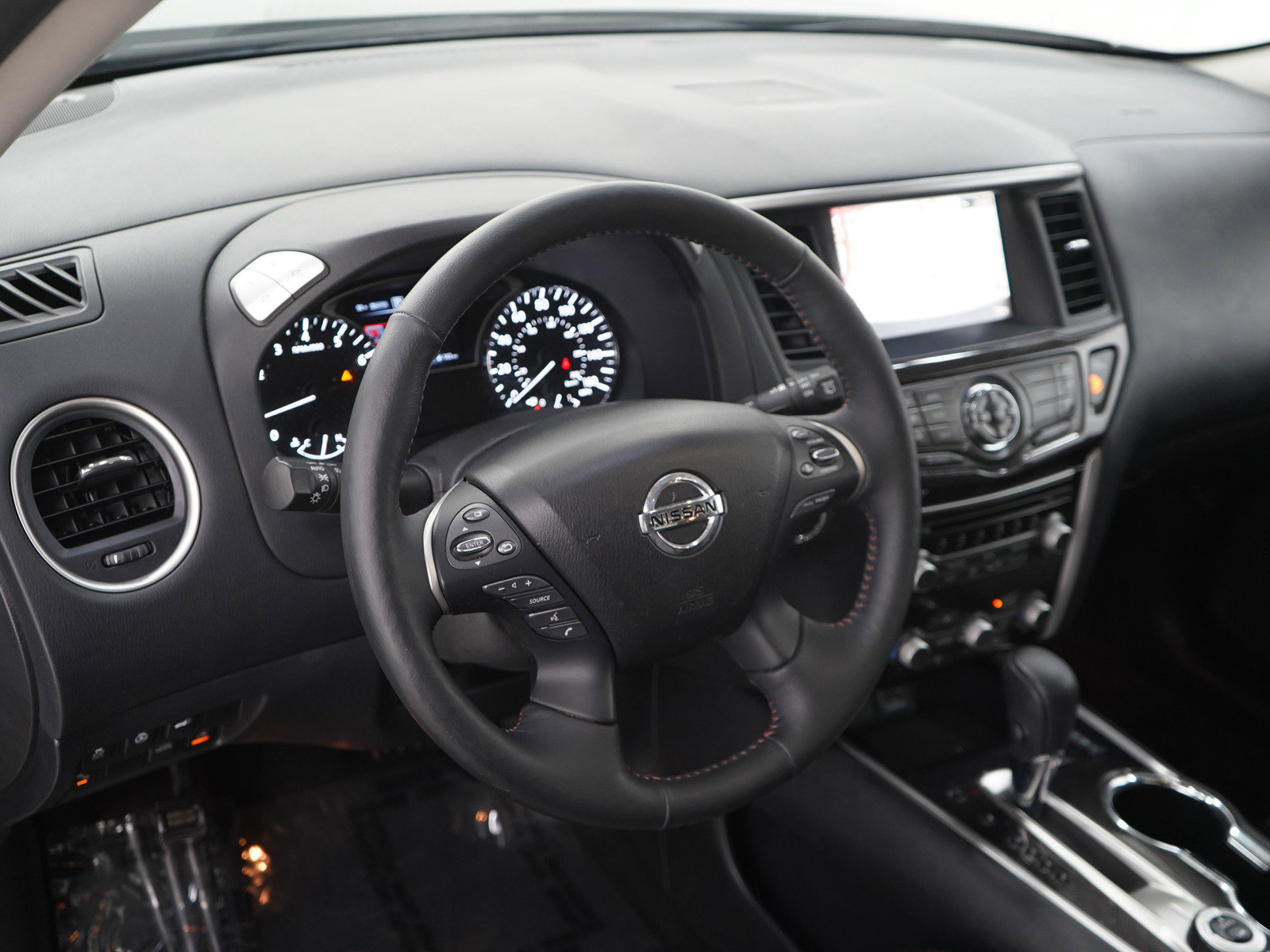 Used 2020 Nissan Pathfinder SL AWD/4WD image 17