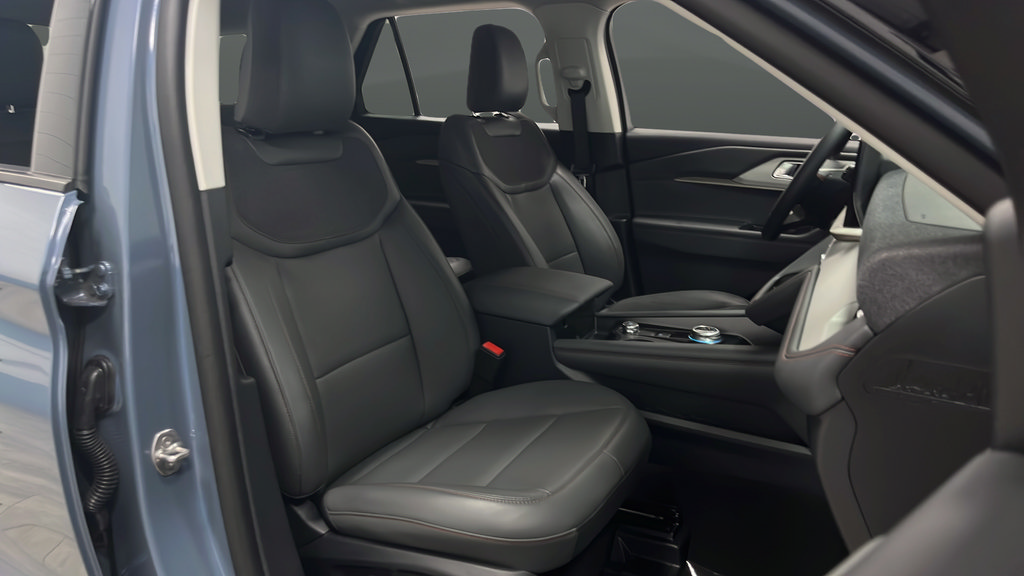 Certified 2026 Ford Explorer Active w/ Active Comfort Package AWD/4WD image 24