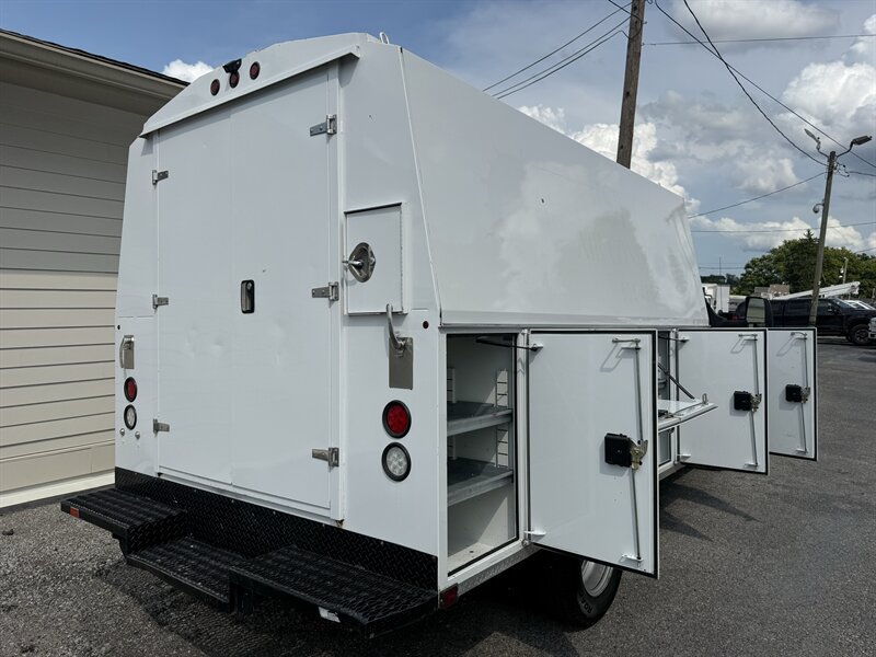 Used 2018 Chevrolet Express 3500 w/ Power Convenience Package RWD image 23