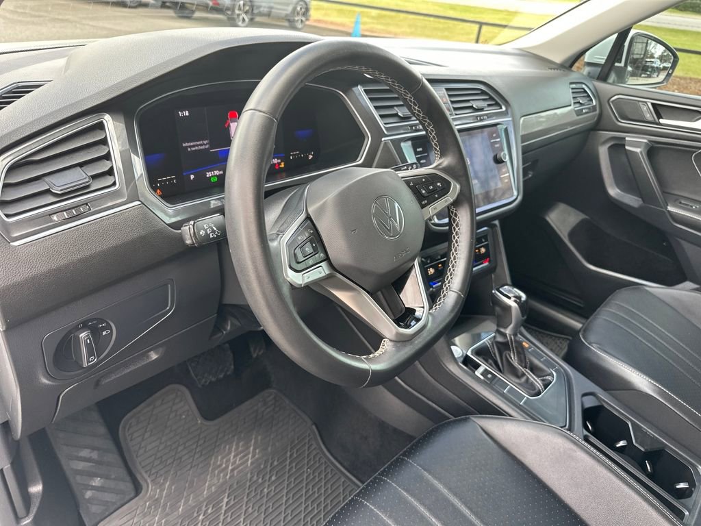 Used 2022 Volkswagen Tiguan SE image 17