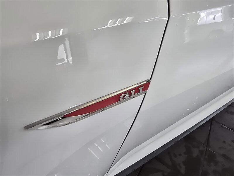 Used 2017 Volkswagen Jetta GLI FWD image 29