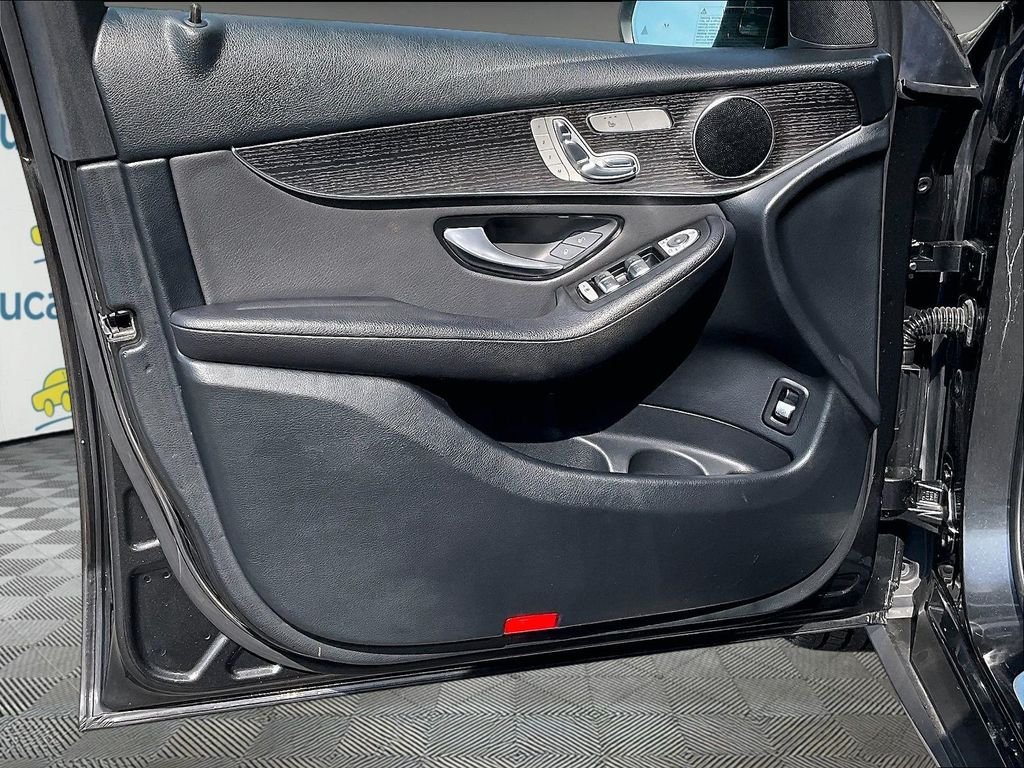 Used 2021 Mercedes-Benz GLC 300 4MATIC image 9