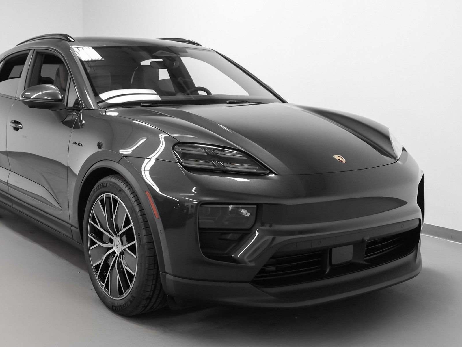 New 2026 Porsche Macan 4 Electric image 9