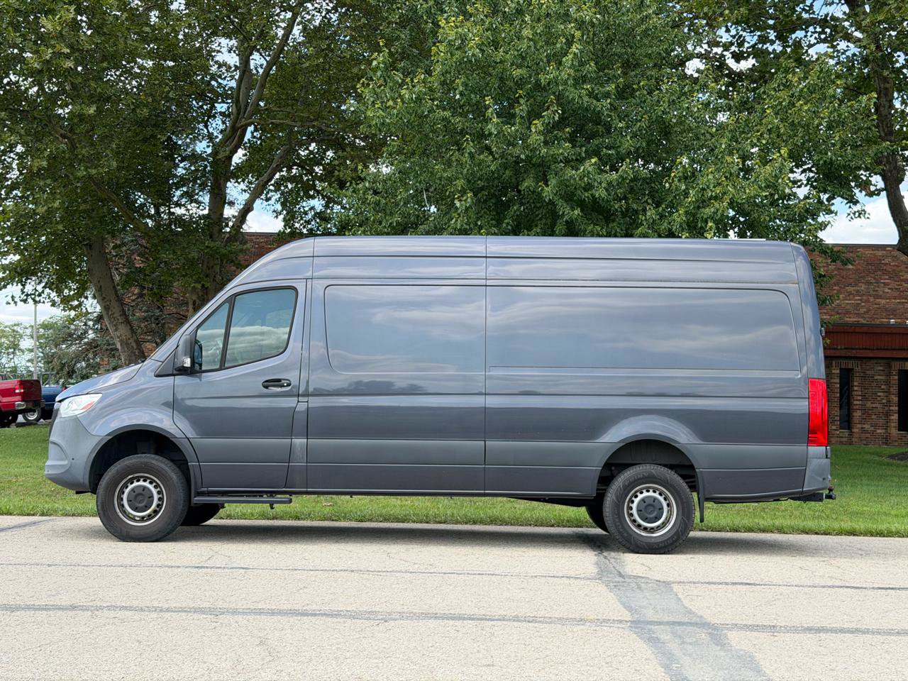Used 2021 Mercedes-Benz Sprinter 2500 image 2