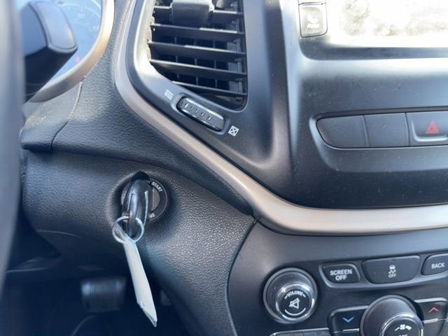 Used 2014 Jeep Cherokee Latitude AWD/4WD image 39