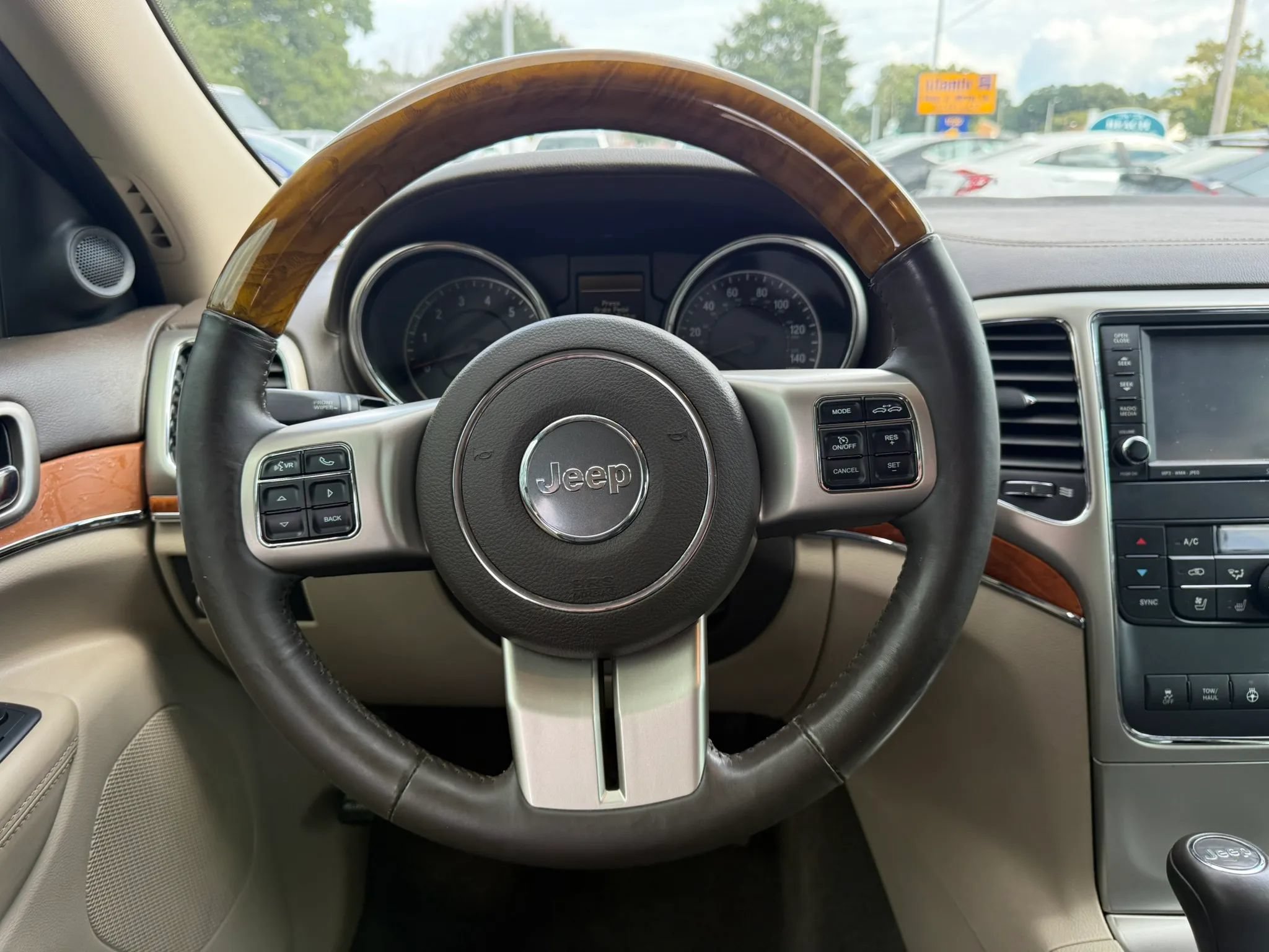 Used 2011 Jeep Grand Cherokee Overland AWD/4WD image 11