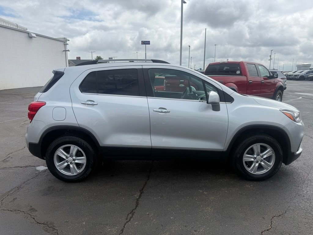 Used 2017 Chevrolet Trax LT w/ LT Convenience Package AWD/4WD image 2