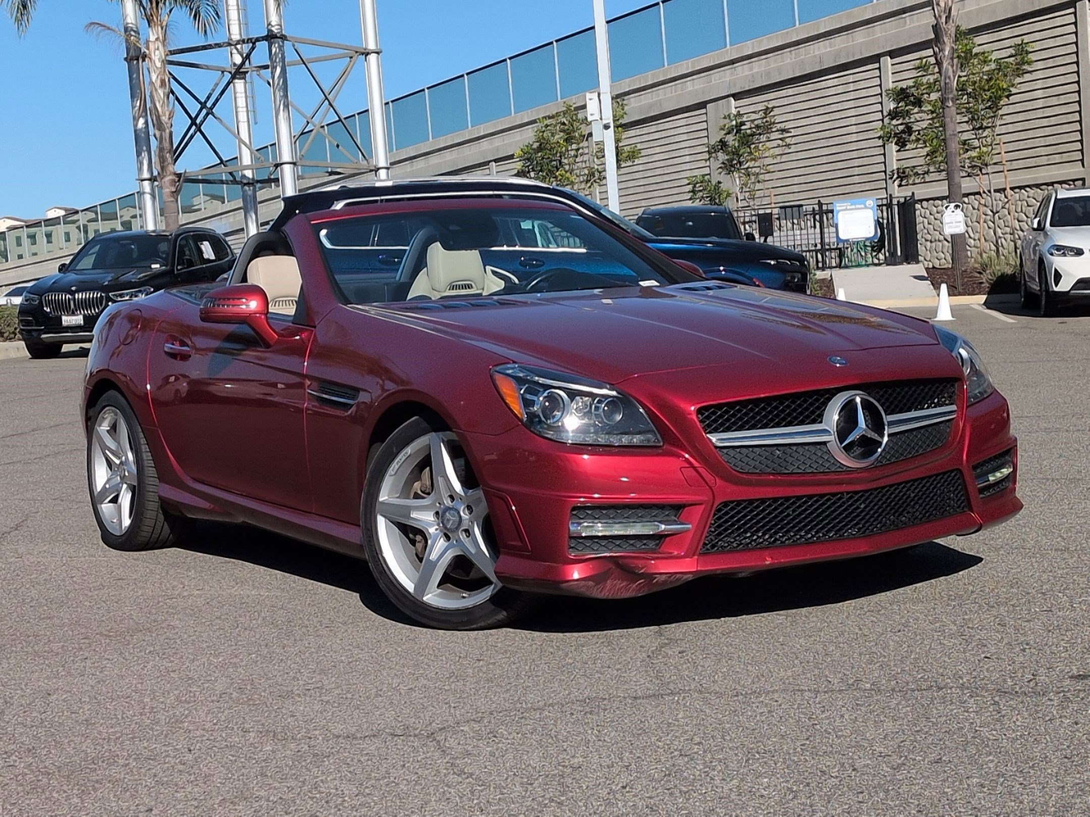 Used 2016 Mercedes-Benz SLK 300 image 2