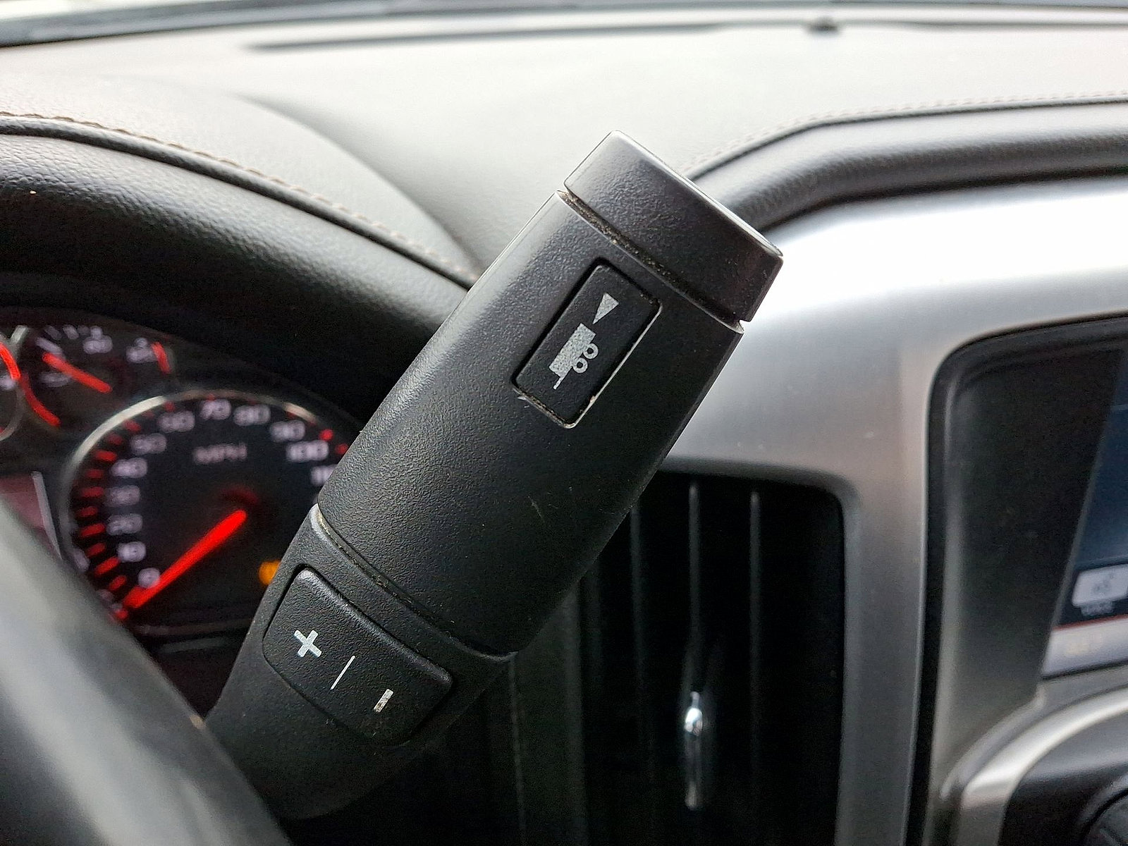 Used 2015 GMC Sierra 2500 SLE AWD/4WD image 12