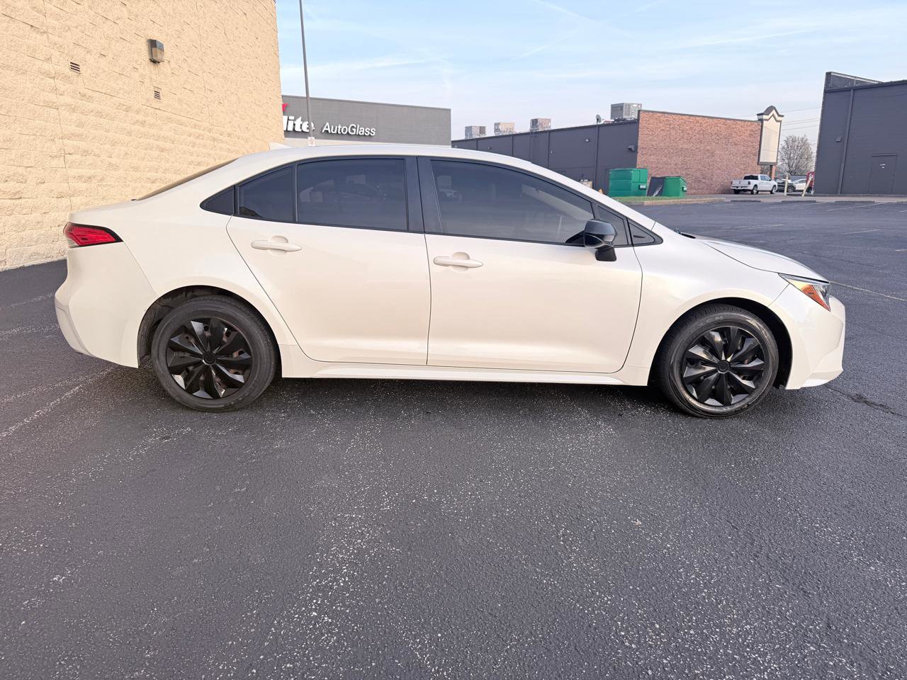 Used 2020 Toyota Corolla LE FWD image 6