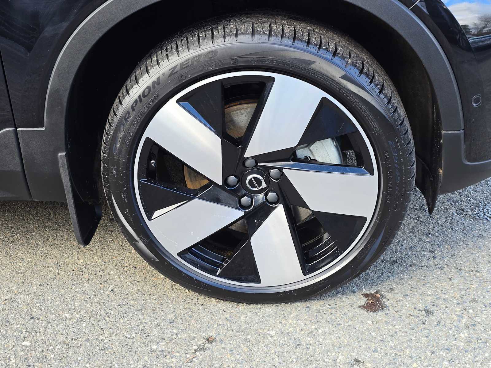 Used 2023 Volvo XC40 Recharge Ultimate w/ Protection Package Premier image 9