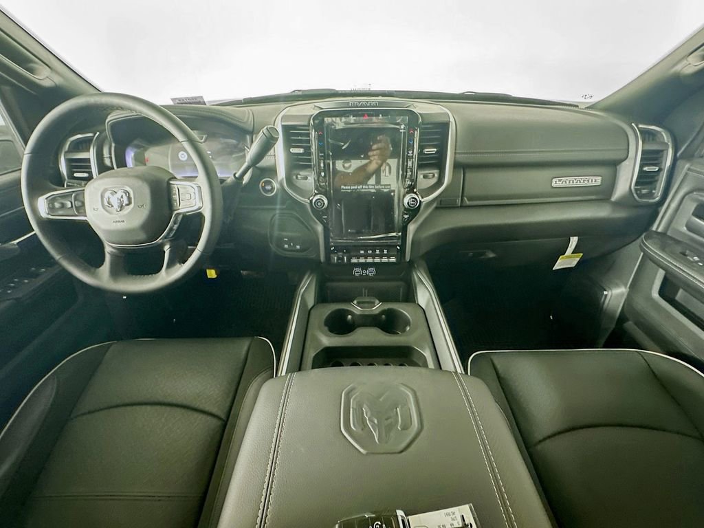 New 2026 RAM 2500 Laramie AWD/4WD image 9