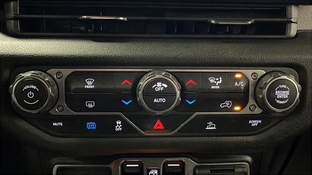 Used 2024 Jeep Wrangler Unlimited image 17