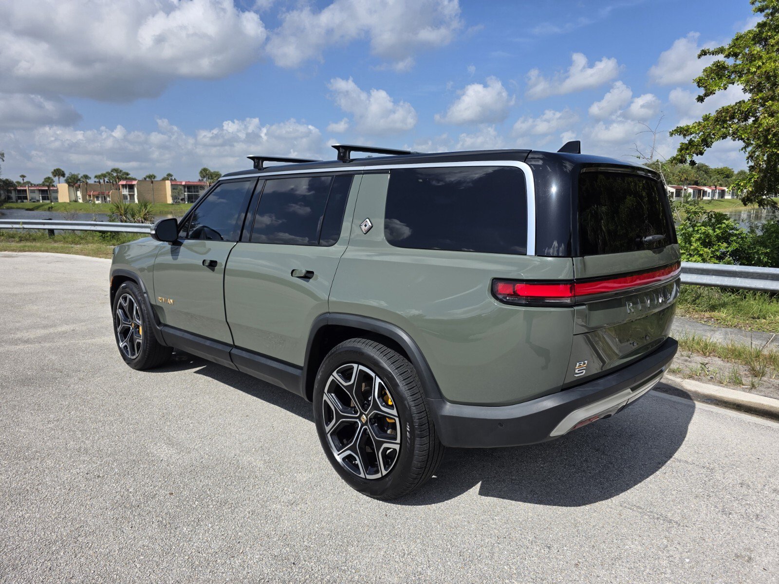 Used 2022 Rivian R1S Launch Edition AWD/4WD video 2