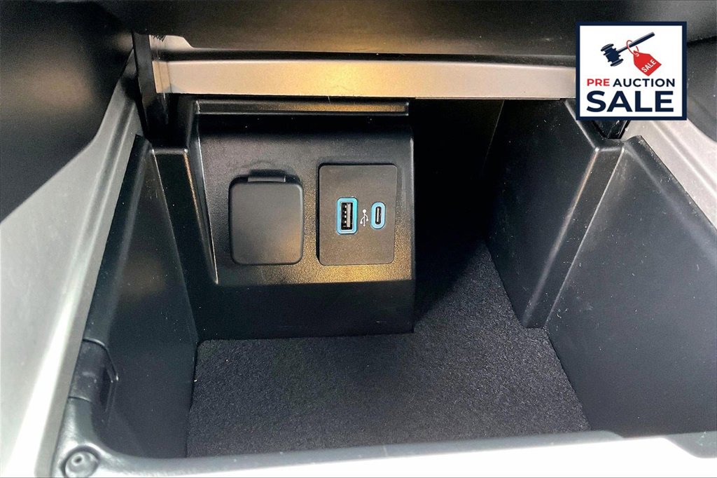 Used 2022 Ford Explorer XLT image 34