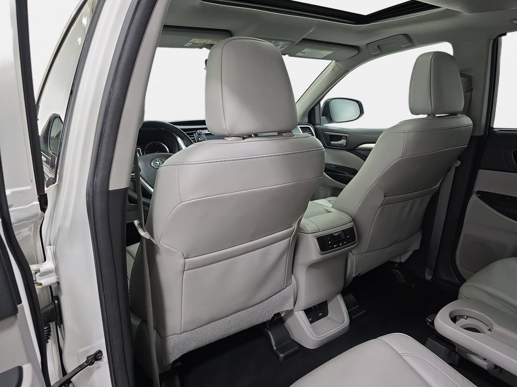 Used 2018 Toyota Highlander XLE w/ Protection Package #3 AWD/4WD image 12