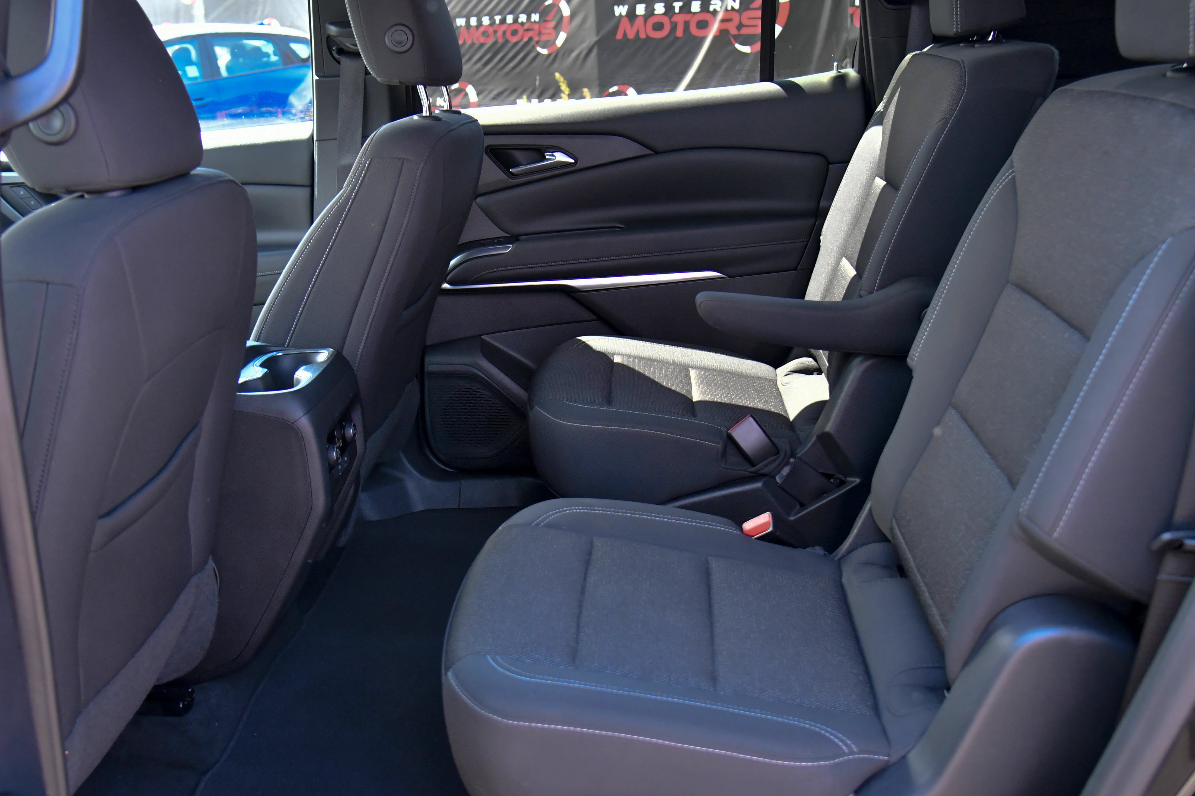 Used 2024 Chevrolet Traverse LT FWD image 44