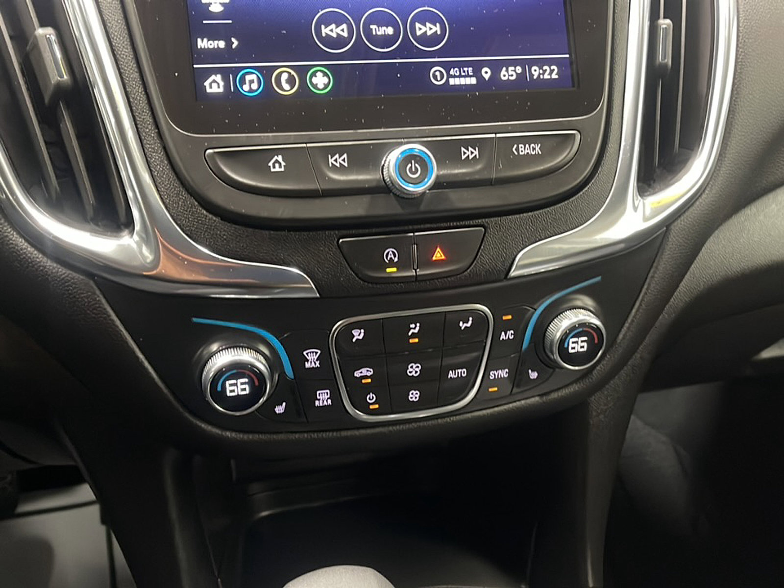 Used 2024 Chevrolet Equinox LT FWD image 9