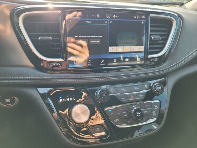 Used 2026 Chrysler Pacifica Select image 23