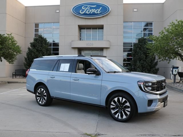 Used 2025 Ford Expedition Max Platinum w/ Driver's Package AWD/4WD image 1