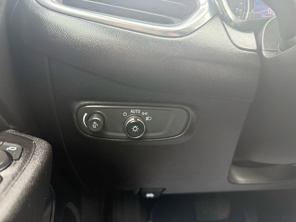 Used 2019 Chevrolet Equinox LT w/ Driver Convenience Package image 37