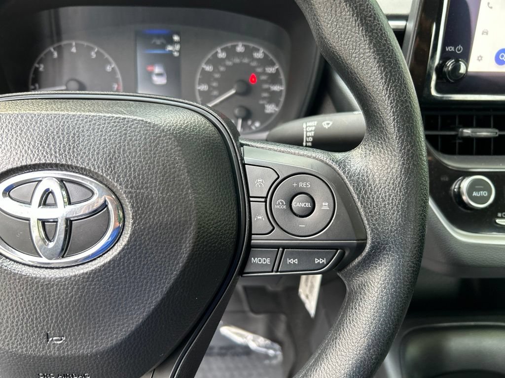 Used 2025 Toyota Corolla LE FWD image 22