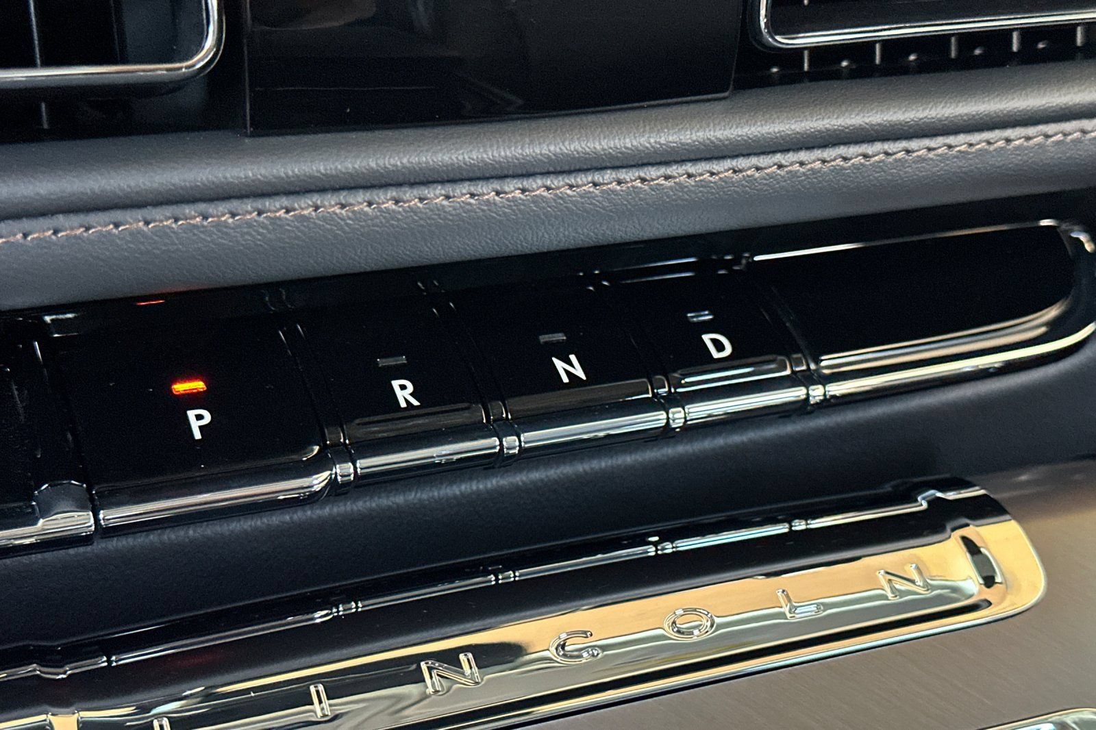 New 2026 Lincoln Aviator 2WD w/ Jet Appearance Package image 22