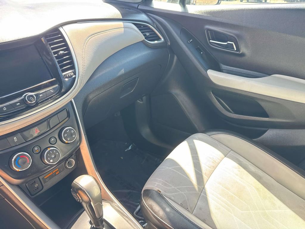 Used 2021 Chevrolet Trax LT w/ Driver Confidence Package image 39