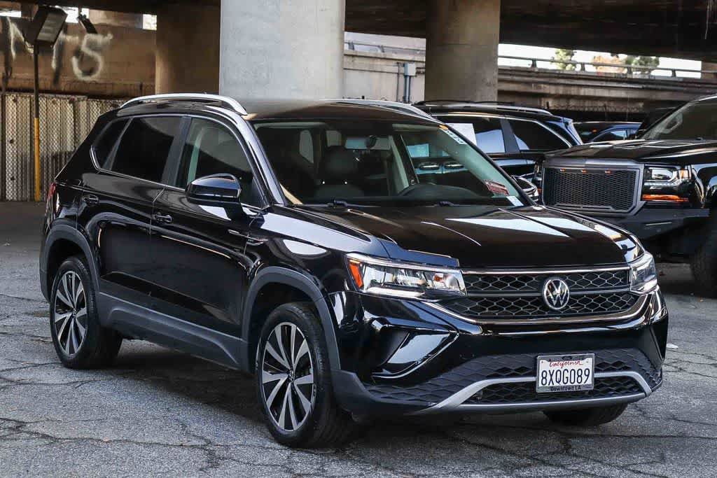 Used 2022 Volkswagen Taos SE image 4