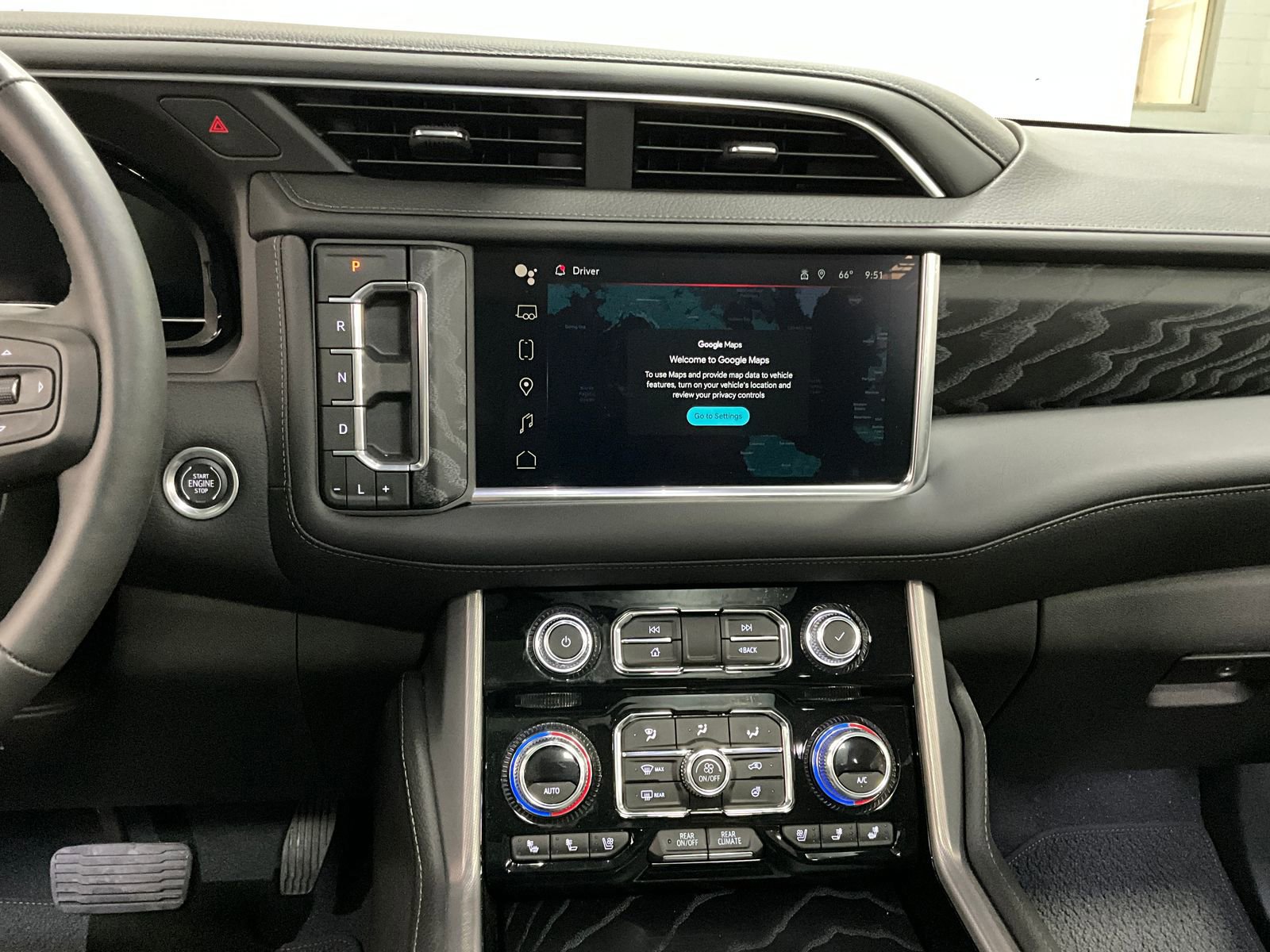 Used 2024 GMC Yukon XL Denali w/ Advanced Technology Package AWD/4WD image 8