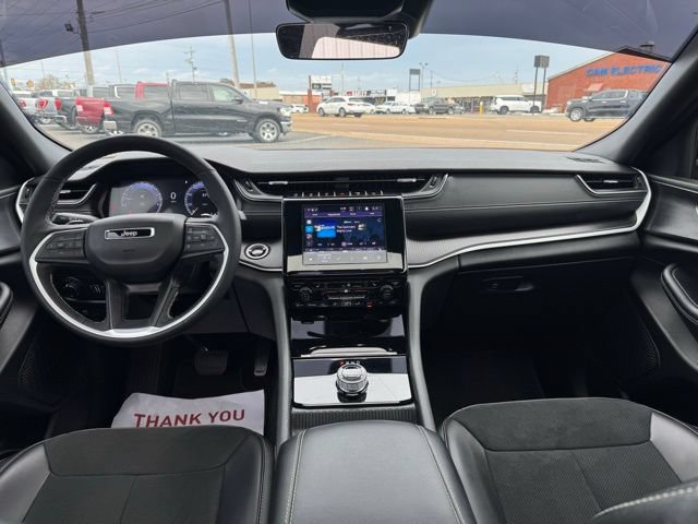 Used 2025 Jeep Grand Cherokee L Altitude AWD/4WD image 7