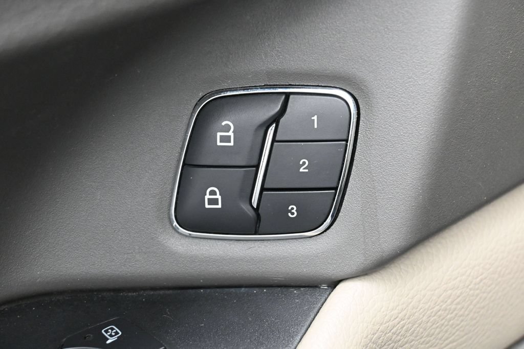 Used 2019 Ford Expedition XLT w/ Equipment Group 202A RWD image 14