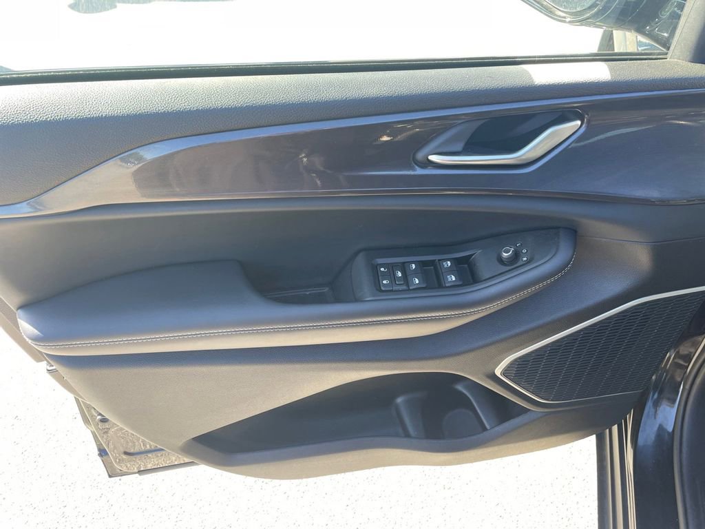 Used 2021 Jeep Grand Cherokee L Laredo image 12